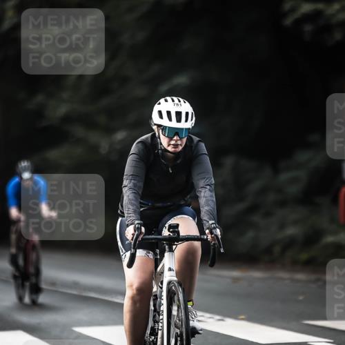 13.09.2026 - Stadtparktriathlon H.Heesch http://msf.ph/oto/10364337 13.09.2026 11:21:09 Radfahren 696, 741, 776, 781 meine-sportfotos.de