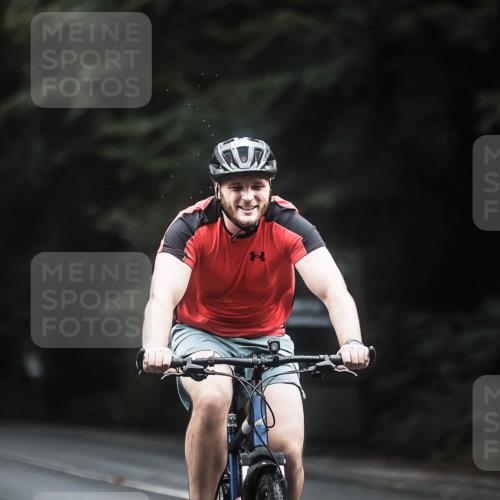 13.09.2026 - Stadtparktriathlon H.Heesch http://msf.ph/oto/10364341 13.09.2026 13:12:33 Radfahren 1205, 1241, 1257, 1271, 1333, 1413 meine-sportfotos.de