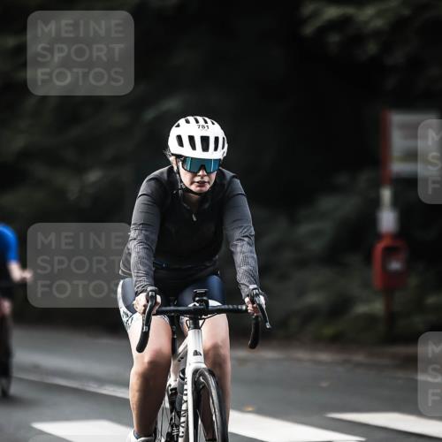 13.09.2026 - Stadtparktriathlon H.Heesch http://msf.ph/oto/10364344 13.09.2026 11:21:09 Radfahren 696, 741, 776, 781 meine-sportfotos.de