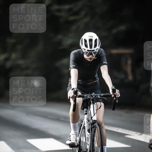 13.09.2026 - Stadtparktriathlon H.Heesch http://msf.ph/oto/10364372 13.09.2026 11:21:10 Radfahren 696, 741, 776, 781 meine-sportfotos.de
