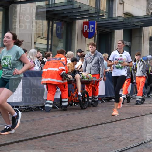 13.09.2026 - 21. swb-Marathon Bremen Strokosch-Dieckow http://msf.ph/oto/10364374 13.09.2026 13:37:11 Ziel 270, 391, 448, 869, 1180, 3323, 3627, 3804, 3823, 4155, 4300, 4433, 4628, 5388, 5612, 5624, 5738, 5791, 6032, 6804, 6904, 6911, 7003, 7074, 7571, 7635, 8315, 8316, 8380, 8439, 8553, 8674, 8748, 8753, 9441, 10062, 10106, 551, 950, 1285, 1641, 1849, 1854, 1991, 2241, 2275, 2531, 2930, 3122, 3333, 3541, 3732, 3787, 3874, 3894, 3909, 4261, 4410, 4448, 4932, 4947, 5236, 5355, 5547, 5577, 6046, 6056, 6269, 6408, 6431, 6629, 6947, 6961, 7006, 7046, 8268, 8443, 9701 meine-sportfotos.de