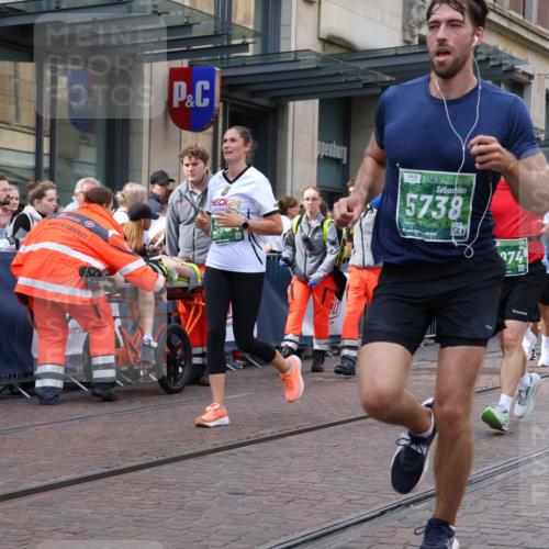 13.09.2026 - 21. swb-Marathon Bremen Strokosch-Dieckow http://msf.ph/oto/10364402 13.09.2026 13:37:11 Ziel 270, 391, 448, 869, 1180, 3323, 3627, 3804, 3823, 4155, 4300, 4433, 4628, 5388, 5612, 5624, 5738, 5791, 6032, 6804, 6904, 6911, 7003, 7074, 7571, 7635, 8315, 8316, 8380, 8439, 8553, 8674, 8748, 8753, 9441, 10062, 10106, 551, 950, 1285, 1641, 1849, 1854, 1991, 2241, 2275, 2531, 2930, 3122, 3333, 3541, 3732, 3787, 3874, 3894, 3909, 4261, 4410, 4448, 4932, 4947, 5236, 5355, 5547, 5577, 6046, 6056, 6269, 6408, 6431, 6629, 6947, 6961, 7006, 7046, 8268, 8443, 9701 meine-sportfotos.de