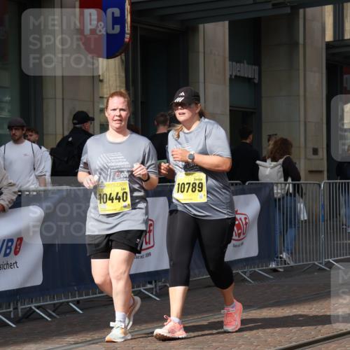 13.09.2026 - 21. swb-Marathon Bremen Strokosch-Dieckow http://msf.ph/oto/10364462 13.09.2026 11:27:08 Ziel 10440, 10627, 10789, 11031, 11254, 11851, 12377, 12408 meine-sportfotos.de