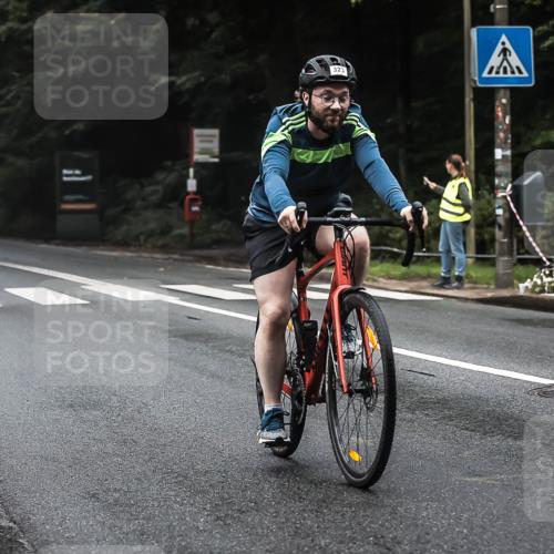 13.09.2026 - Stadtparktriathlon H.Heesch http://msf.ph/oto/10364474 13.09.2026 10:10:56 Radfahren 229, 323 meine-sportfotos.de