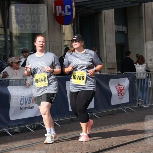 13.09.2026 - 21. swb-Marathon Bremen Strokosch-Dieckow http://msf.ph/oto/10364486 13.09.2026 11:27:08 Ziel 10440, 10627, 10789, 11031, 11254, 11851, 12377, 12408 meine-sportfotos.de