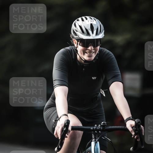 13.09.2026 - Stadtparktriathlon H.Heesch http://msf.ph/oto/10364497 13.09.2026 11:21:20 Radfahren 519, 644, 653, 737, 740, 825, 826, 1800 meine-sportfotos.de