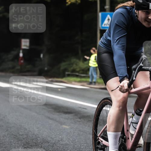 13.09.2026 - Stadtparktriathlon H.Heesch http://msf.ph/oto/10364537 13.09.2026 10:10:58 Radfahren 229, 323, 330 meine-sportfotos.de