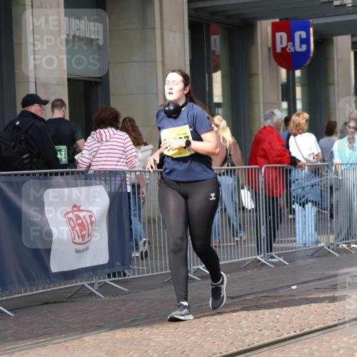 13.09.2026 - 21. swb-Marathon Bremen Strokosch-Dieckow http://msf.ph/oto/10364554 13.09.2026 11:27:11 Ziel 10440, 10627, 10789, 11031, 11254, 11851, 12377, 12408 meine-sportfotos.de