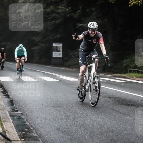 13.09.2026 - Stadtparktriathlon H.Heesch http://msf.ph/oto/10364555 13.09.2026 10:11:04 Radfahren 254, 267, 308, 330 meine-sportfotos.de