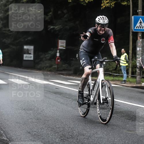 13.09.2026 - Stadtparktriathlon H.Heesch http://msf.ph/oto/10364572 13.09.2026 10:11:04 Radfahren 254, 267, 308, 330 meine-sportfotos.de