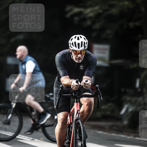 13.09.2026 - Stadtparktriathlon H.Heesch http://msf.ph/oto/10364616 13.09.2026 11:21:26 Radfahren 653, 674, 826, 1800 meine-sportfotos.de