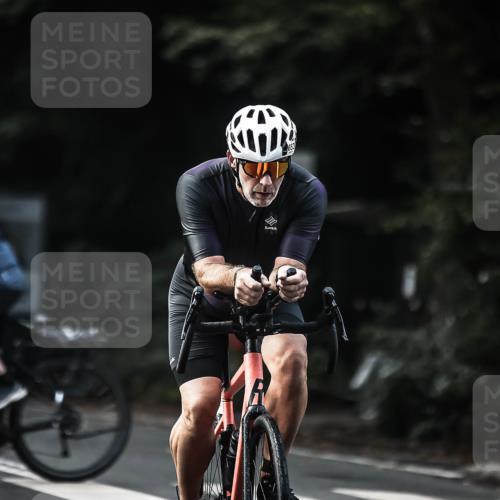 13.09.2026 - Stadtparktriathlon H.Heesch http://msf.ph/oto/10364623 13.09.2026 11:21:26 Radfahren 653, 674, 826, 1800 meine-sportfotos.de
