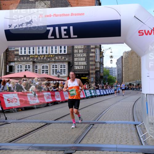 13.09.2026 - 21. swb-Marathon Bremen Tim E. http://msf.ph/oto/10364637 13.09.2026 13:02:09 Ziel 1614, 4696, 4739, 5601, 7950, 9137, 9233 meine-sportfotos.de