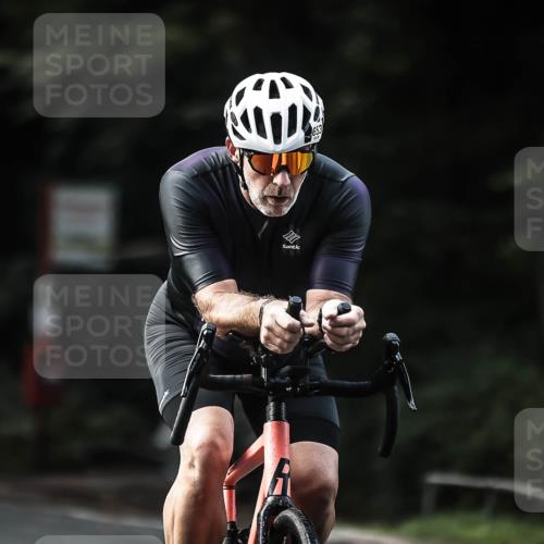 13.09.2026 - Stadtparktriathlon H.Heesch http://msf.ph/oto/10364646 13.09.2026 11:21:26 Radfahren 653, 674, 826, 1800 meine-sportfotos.de