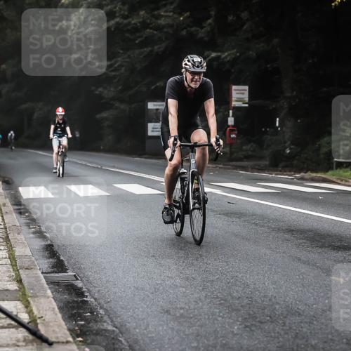 13.09.2026 - Stadtparktriathlon H.Heesch http://msf.ph/oto/10364648 13.09.2026 10:11:07 Radfahren 254, 267, 308, 330 meine-sportfotos.de