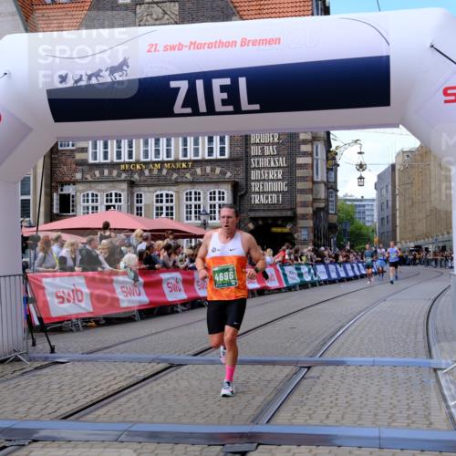 13.09.2026 - 21. swb-Marathon Bremen Tim E. http://msf.ph/oto/10364666 13.09.2026 13:02:09 Ziel 1614, 4696, 4739, 5601, 7950, 9137, 9233 meine-sportfotos.de