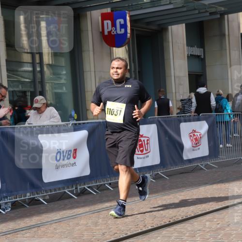 13.09.2026 - 21. swb-Marathon Bremen Strokosch-Dieckow http://msf.ph/oto/10364718 13.09.2026 11:27:18 Ziel 10440, 10627, 10789, 11031, 12377, 12408 meine-sportfotos.de