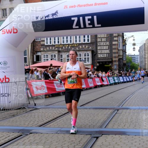 13.09.2026 - 21. swb-Marathon Bremen Tim E. http://msf.ph/oto/10364749 13.09.2026 13:02:10 Ziel 1614, 4696, 4739, 5601, 9137, 9233 meine-sportfotos.de