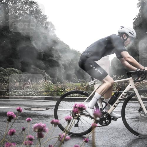13.09.2026 - Stadtparktriathlon H.Heesch http://msf.ph/oto/10364764 13.09.2026 12:37:41 Radfahren 956, 1149, 1270, 1278 meine-sportfotos.de