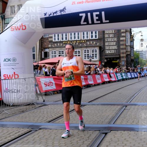 13.09.2026 - 21. swb-Marathon Bremen Tim E. http://msf.ph/oto/10364785 13.09.2026 13:02:11 Ziel 1614, 4696, 4739, 5601, 9233 meine-sportfotos.de