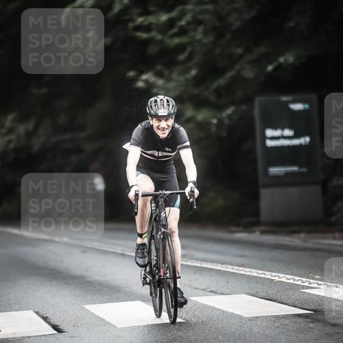 13.09.2026 - Stadtparktriathlon H.Heesch http://msf.ph/oto/10364803 13.09.2026 13:13:01 Radfahren 1339, 1340 meine-sportfotos.de