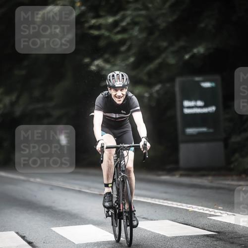 13.09.2026 - Stadtparktriathlon H.Heesch http://msf.ph/oto/10364806 13.09.2026 13:13:01 Radfahren 1339, 1340 meine-sportfotos.de
