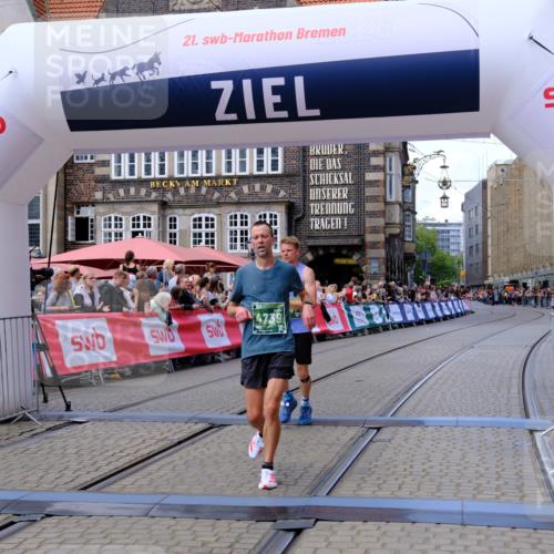 13.09.2026 - 21. swb-Marathon Bremen Tim E. http://msf.ph/oto/10364837 13.09.2026 13:02:17 Ziel 1667, 4739, 5601, 9233 meine-sportfotos.de