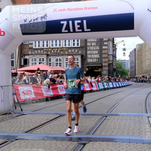 13.09.2026 - 21. swb-Marathon Bremen Tim E. http://msf.ph/oto/10364860 13.09.2026 13:02:17 Ziel 1667, 4739, 5601, 9233 meine-sportfotos.de