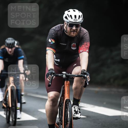 13.09.2026 - Stadtparktriathlon H.Heesch http://msf.ph/oto/10364910 13.09.2026 10:11:29 Radfahren 253, 271, 273, 296, 324, 343 meine-sportfotos.de