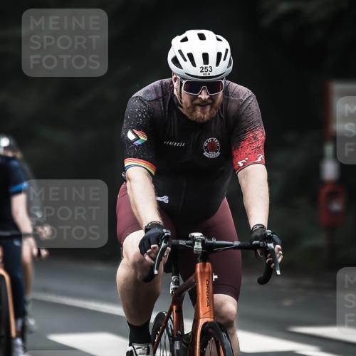 13.09.2026 - Stadtparktriathlon H.Heesch http://msf.ph/oto/10364927 13.09.2026 10:11:29 Radfahren 253, 271, 273, 296, 324, 343 meine-sportfotos.de