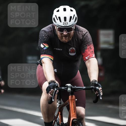 13.09.2026 - Stadtparktriathlon H.Heesch http://msf.ph/oto/10364934 13.09.2026 10:11:29 Radfahren 253, 271, 273, 296, 324, 343 meine-sportfotos.de