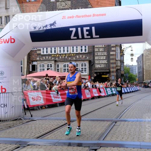 13.09.2026 - 21. swb-Marathon Bremen Tim E. http://msf.ph/oto/10364967 13.09.2026 13:02:35 Ziel 9583 meine-sportfotos.de