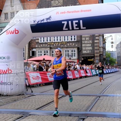 13.09.2026 - 21. swb-Marathon Bremen Tim E. http://msf.ph/oto/10364983 13.09.2026 13:02:35 Ziel 9583 meine-sportfotos.de