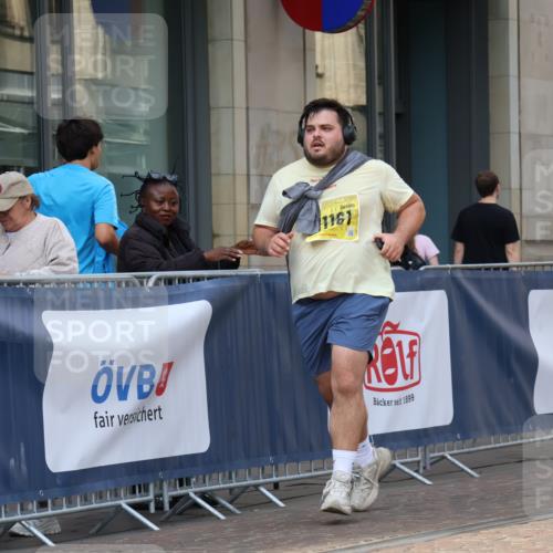 13.09.2026 - 21. swb-Marathon Bremen Strokosch-Dieckow http://msf.ph/oto/10364989 13.09.2026 11:28:12 Ziel 10534, 11017, 11161 meine-sportfotos.de