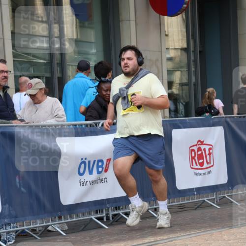 13.09.2026 - 21. swb-Marathon Bremen Strokosch-Dieckow http://msf.ph/oto/10365009 13.09.2026 11:28:12 Ziel 10534, 11017, 11161 meine-sportfotos.de