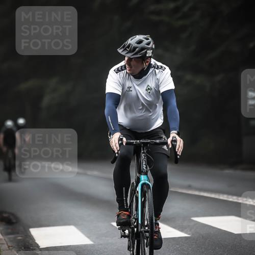 13.09.2026 - Stadtparktriathlon H.Heesch http://msf.ph/oto/10365033 13.09.2026 10:11:40 Radfahren 223, 258, 311 meine-sportfotos.de