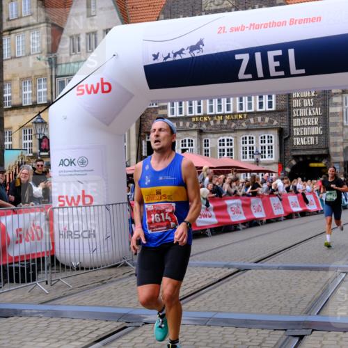 13.09.2026 - 21. swb-Marathon Bremen Tim E. http://msf.ph/oto/10365038 13.09.2026 13:02:36 Ziel 9583 meine-sportfotos.de