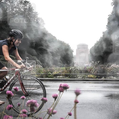 13.09.2026 - Stadtparktriathlon H.Heesch http://msf.ph/oto/10365045 13.09.2026 12:38:54 Radfahren 1109, 1202, 1273, 1299 meine-sportfotos.de