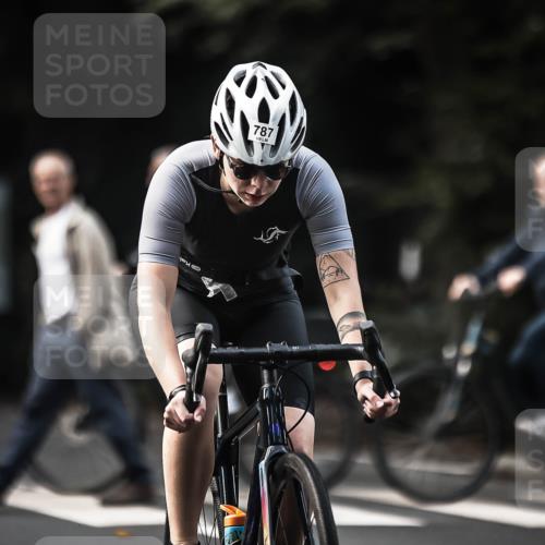 13.09.2026 - Stadtparktriathlon H.Heesch http://msf.ph/oto/10365046 13.09.2026 11:21:56 Radfahren 622, 787 meine-sportfotos.de