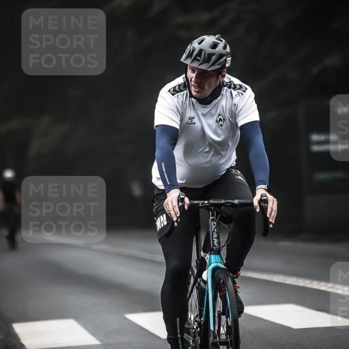13.09.2026 - Stadtparktriathlon H.Heesch http://msf.ph/oto/10365049 13.09.2026 10:11:40 Radfahren 223, 258, 311 meine-sportfotos.de