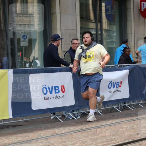 13.09.2026 - 21. swb-Marathon Bremen Strokosch-Dieckow http://msf.ph/oto/10365051 13.09.2026 11:28:13 Ziel 10534, 11017, 11161 meine-sportfotos.de