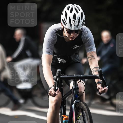 13.09.2026 - Stadtparktriathlon H.Heesch http://msf.ph/oto/10365054 13.09.2026 11:21:56 Radfahren 622, 787 meine-sportfotos.de