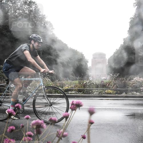 13.09.2026 - Stadtparktriathlon H.Heesch http://msf.ph/oto/10365056 13.09.2026 12:39:04 Radfahren 1208 meine-sportfotos.de
