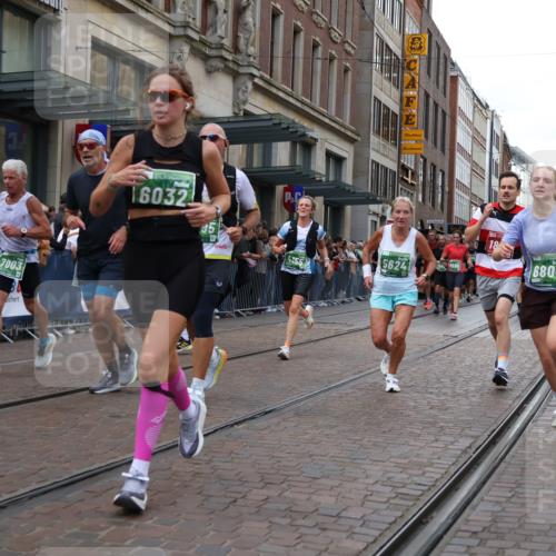 13.09.2026 - 21. swb-Marathon Bremen Strokosch-Dieckow http://msf.ph/oto/10365061 13.09.2026 13:37:22 Ziel 448, 581, 3323, 3804, 4155, 4159, 4300, 4433, 4628, 5624, 5783, 5784, 6032, 6596, 6795, 6804, 6911, 7003, 7074, 7540, 7635, 7815, 7985, 8010, 8204, 8315, 8316, 8380, 8439, 8440, 8553, 8674, 8972, 9099, 9441, 9481, 9774, 10062, 10106, 13228, 270, 391, 448, 869, 950, 1180, 1285, 1854, 1991, 2531, 3333, 3627, 3732, 3823, 3894, 4448, 4628, 4932, 4947, 5388, 5547, 5577, 5612, 5738, 5791, 6046, 6431, 6629, 6904, 6947, 6961, 7006, 7571, 8268, 8443, 9701 meine-sportfotos.de