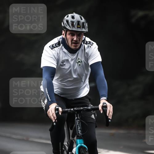 13.09.2026 - Stadtparktriathlon H.Heesch http://msf.ph/oto/10365063 13.09.2026 10:11:41 Radfahren 223, 258, 311, 331 meine-sportfotos.de