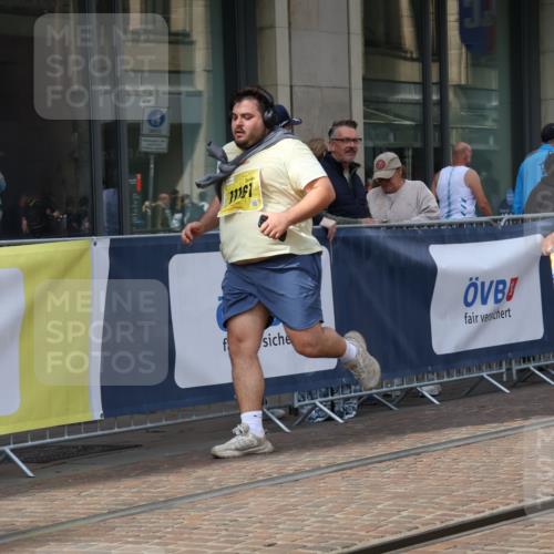 13.09.2026 - 21. swb-Marathon Bremen Strokosch-Dieckow http://msf.ph/oto/10365076 13.09.2026 11:28:13 Ziel 10534, 11017, 11161 meine-sportfotos.de