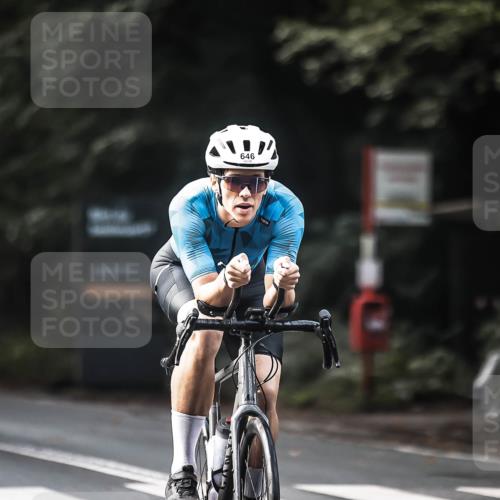 13.09.2026 - Stadtparktriathlon H.Heesch http://msf.ph/oto/10365089 13.09.2026 11:22:12 Radfahren 592, 646, 751 meine-sportfotos.de