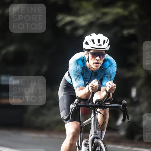 13.09.2026 - Stadtparktriathlon H.Heesch http://msf.ph/oto/10365101 13.09.2026 11:22:12 Radfahren 592, 646, 751 meine-sportfotos.de