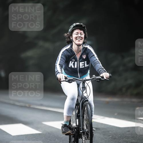 13.09.2026 - Stadtparktriathlon H.Heesch http://msf.ph/oto/10365166 13.09.2026 10:11:53 Radfahren 326, 331 meine-sportfotos.de