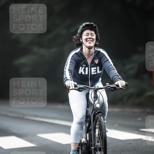 13.09.2026 - Stadtparktriathlon H.Heesch http://msf.ph/oto/10365171 13.09.2026 10:11:53 Radfahren 326, 331 meine-sportfotos.de